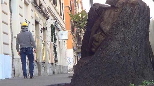 go to Rom verschönert: Künstler haucht toten Bäume Leben ein